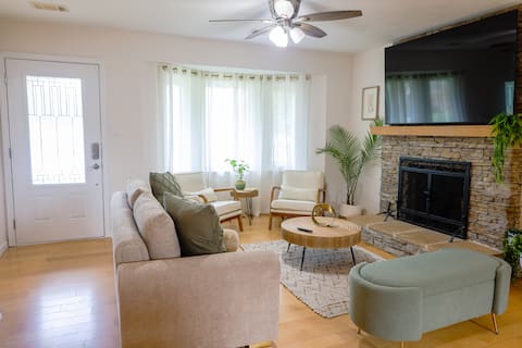 Oasis at the Creek| Park, Family & Pet Friendly