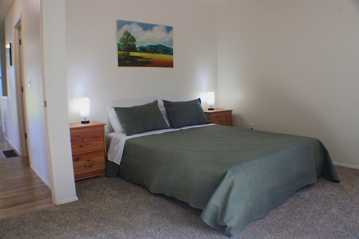 Valley View Farmhouse - Port Townsend, WA