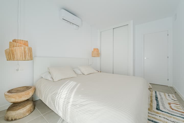 النوم مثل أحد أفراد العائلة المالكة على سرير مزدوج.