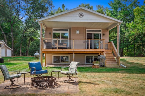 Championship Golf nearby and Lakefront Access!