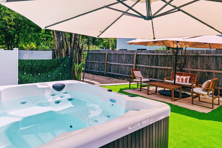 Central East Austin Luxury: Hot Tub & Game Room