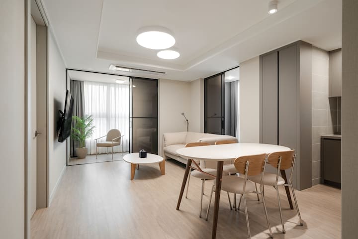 Urbanstay managed Airbnb listing 3