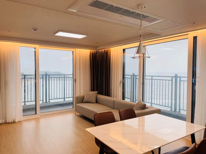 # Family Suite # 2 rooms + 2 bathrooms # Panorama # Jukdo Beach # Ocean view # Surfing # The sound…