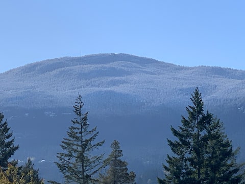 Top Airbnb: Briggs Mountain View Suite is in Central Nanaimo in Nanaimo