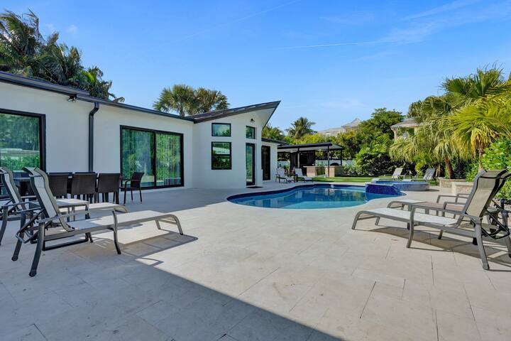 Pool, Hot Tub, Mini Golf & MORE! DFB Bungalows gallery image 3