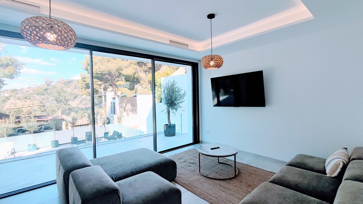 Top performing Airbnb: Villa Pinares de San Antón Sea, City & Mountain Views in Málaga