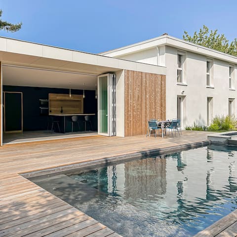 Exceptional Villa with Pool in Mérignac