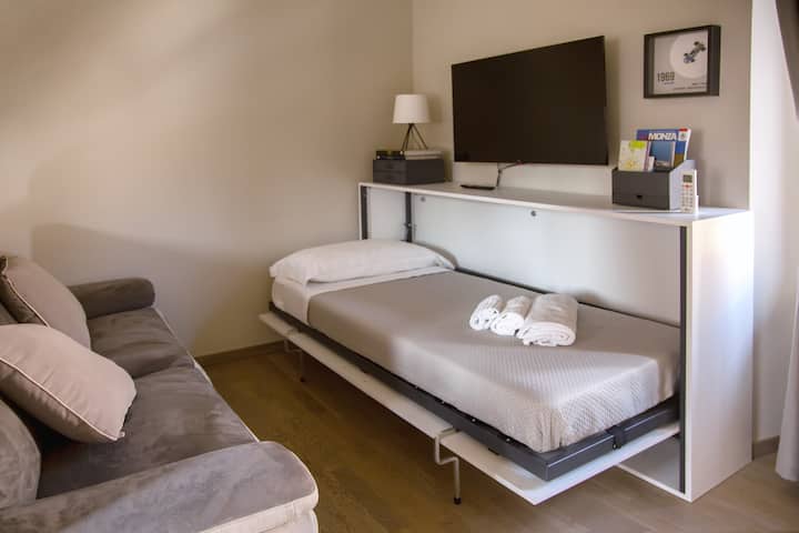 Suite de automovilismo: la cama con solapa abierta