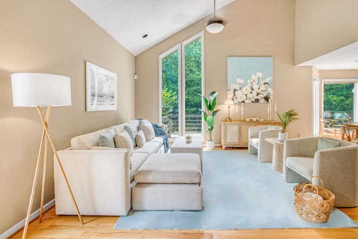 7br Jamestown Oasis With Hot Tub And Games - Greensboro, NC