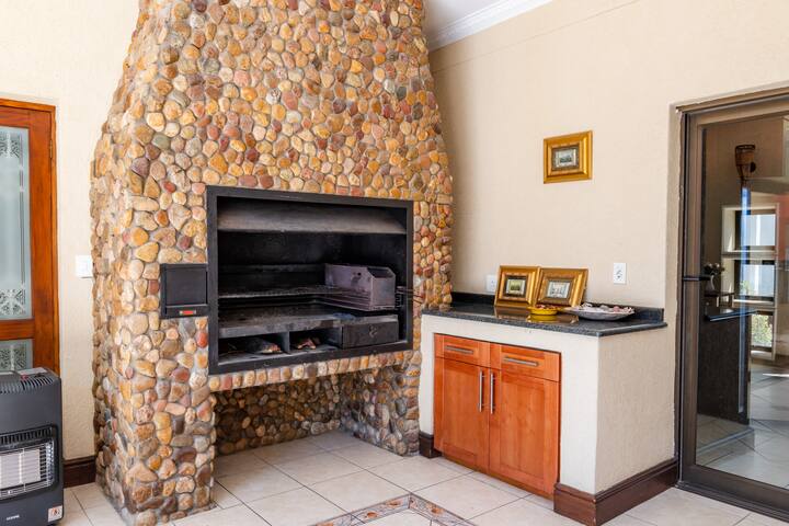 Sunset Beach Holiday Home | With Braai gallery image 5