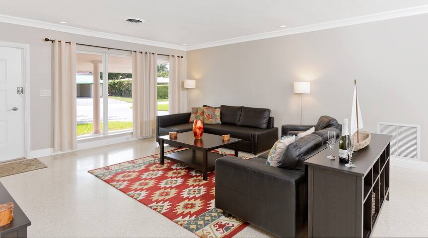 BeachResort Getaway-Heated Pool gallery image 5