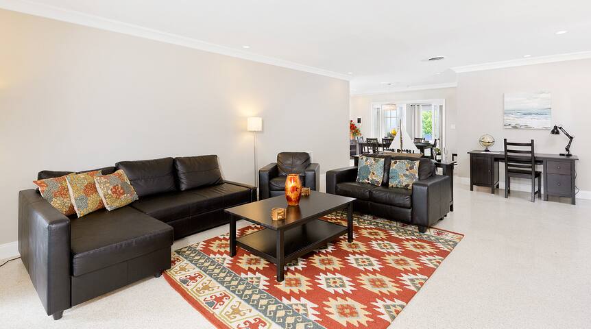 BeachResort Getaway-Heated Pool gallery image 4