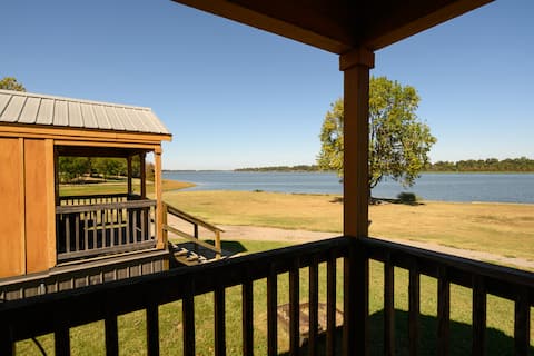 Lake front retreat on Lake Chicot!
