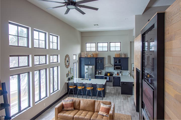 Modern, Spacious Loft In Douglas | Free Parking! - 索格塔克