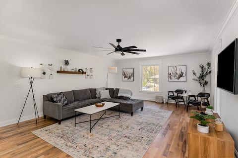 Popular Airbnb listing: 4 Room 7 Bed | Spacious Luxury, min to Broadway in Parkwood Union Hill