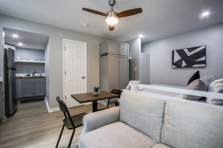 Executive Midtown Stay | Duplex & Detached Office - Savannah