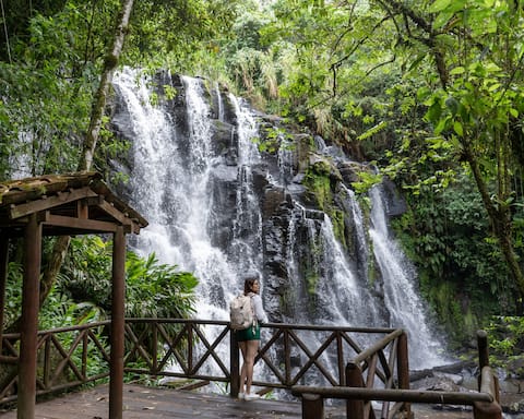 Riverfront cabin with access to waterfall for 4