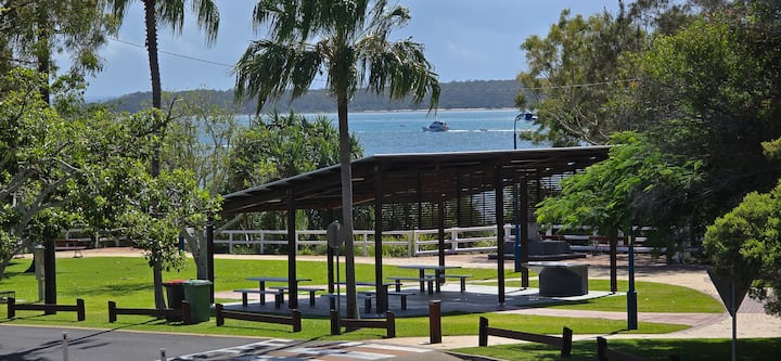 2 Side By Side Units - Beach Across The Road - Hervey Bay