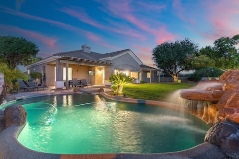 Luxury Heated Pool w/ 5 KING Size Beds!