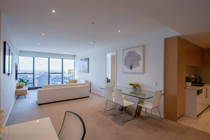 Prima Pearl-Superior Apt. with River, Flames Views gallery image 5