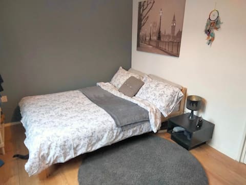 Quiet room near business parks