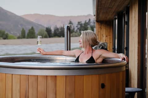 Dark sky’s Queenstown. 2 bed 2 bath + hot tub