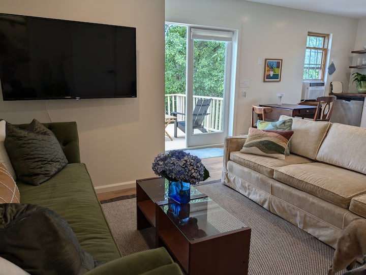 Finger Lakes Flower Loft: A Unique Stay! - Ithaca, NY