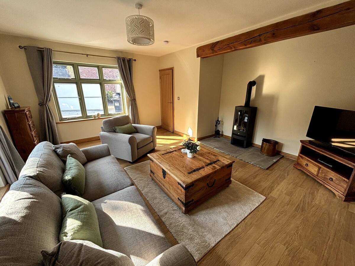 Popular Airbnb listing: Rose Barn, a dog friendly village retreat. in Derbyshire Dales
