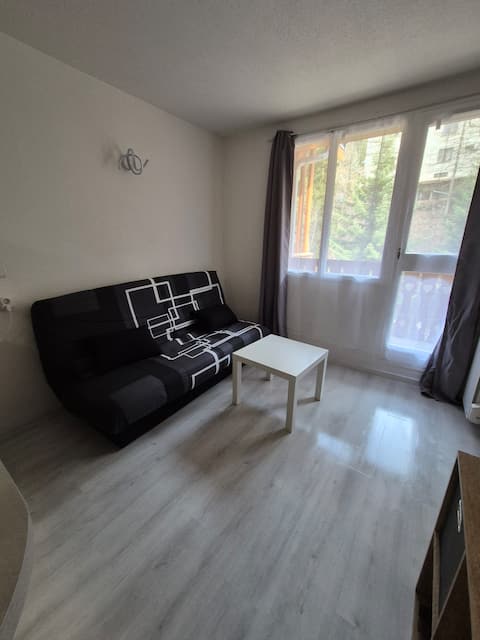 Popular Airbnb listing: Cozy studio in Valfréjus • At the foot of the slopes in Modane
