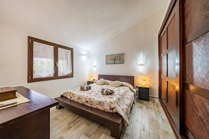 Spálňa s manželskou posteľou