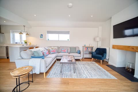 Popular Airbnb listing: Beautiful home near the coastal path & beach. in Brancaster