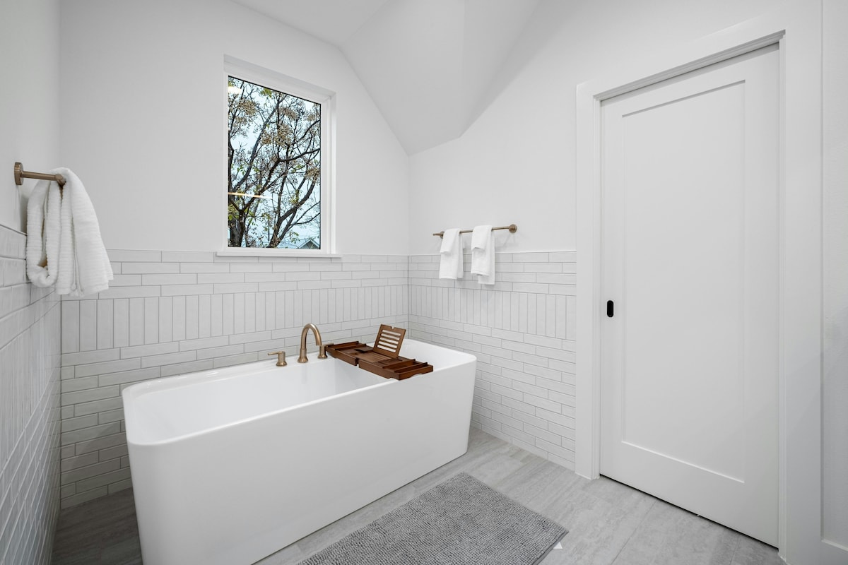 Luxury living near downtown