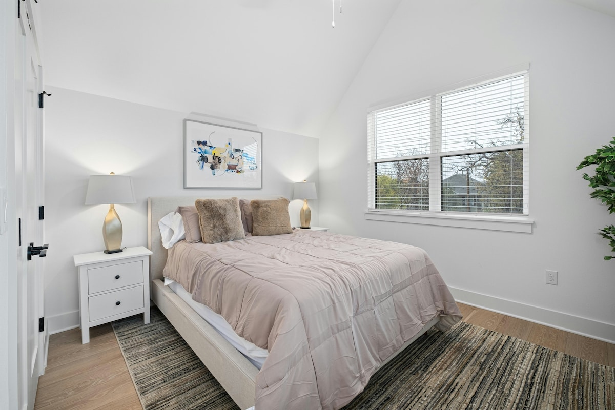 Luxury living near downtown