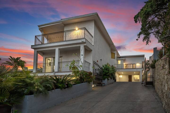 Private 7BR Hollywood Retreat Pool Jacuzzi Views gallery image 2