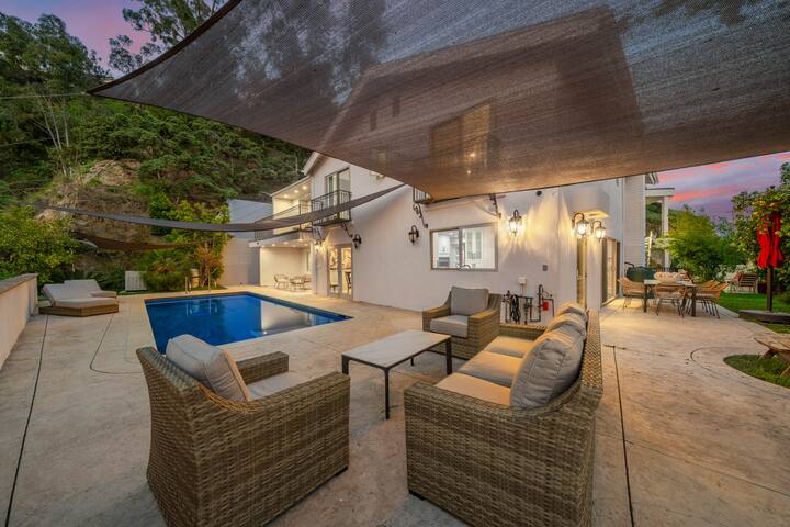 Hollywood Hills bIg blue views gallery image 2