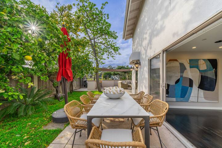 Hollywood Hills bIg blue views gallery image 4