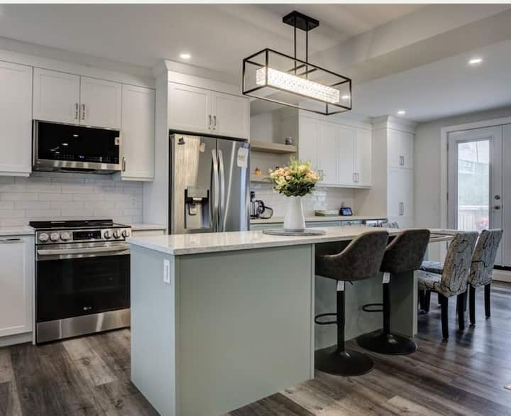 Inviting, Central, Fully Renovated 3 Bedroom House - Grand Sudbury