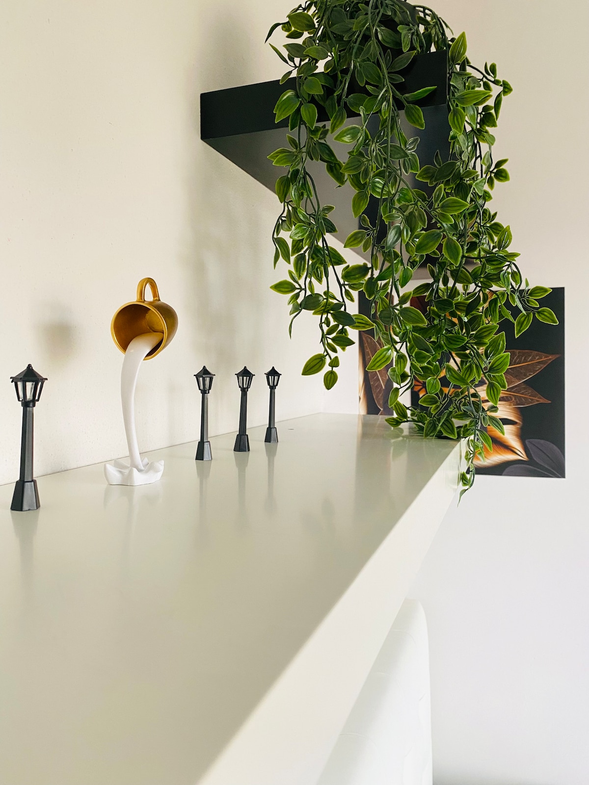 غرفة النوم: تفاصيل الرفوف والأشياء