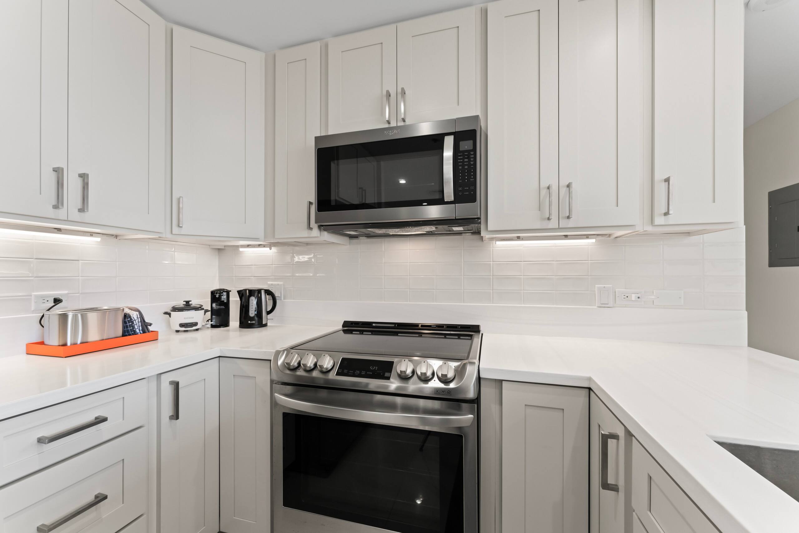 Condo in Honolulu · ★4.97 · 2 bedrooms · 6 beds · 2 baths - Image 10