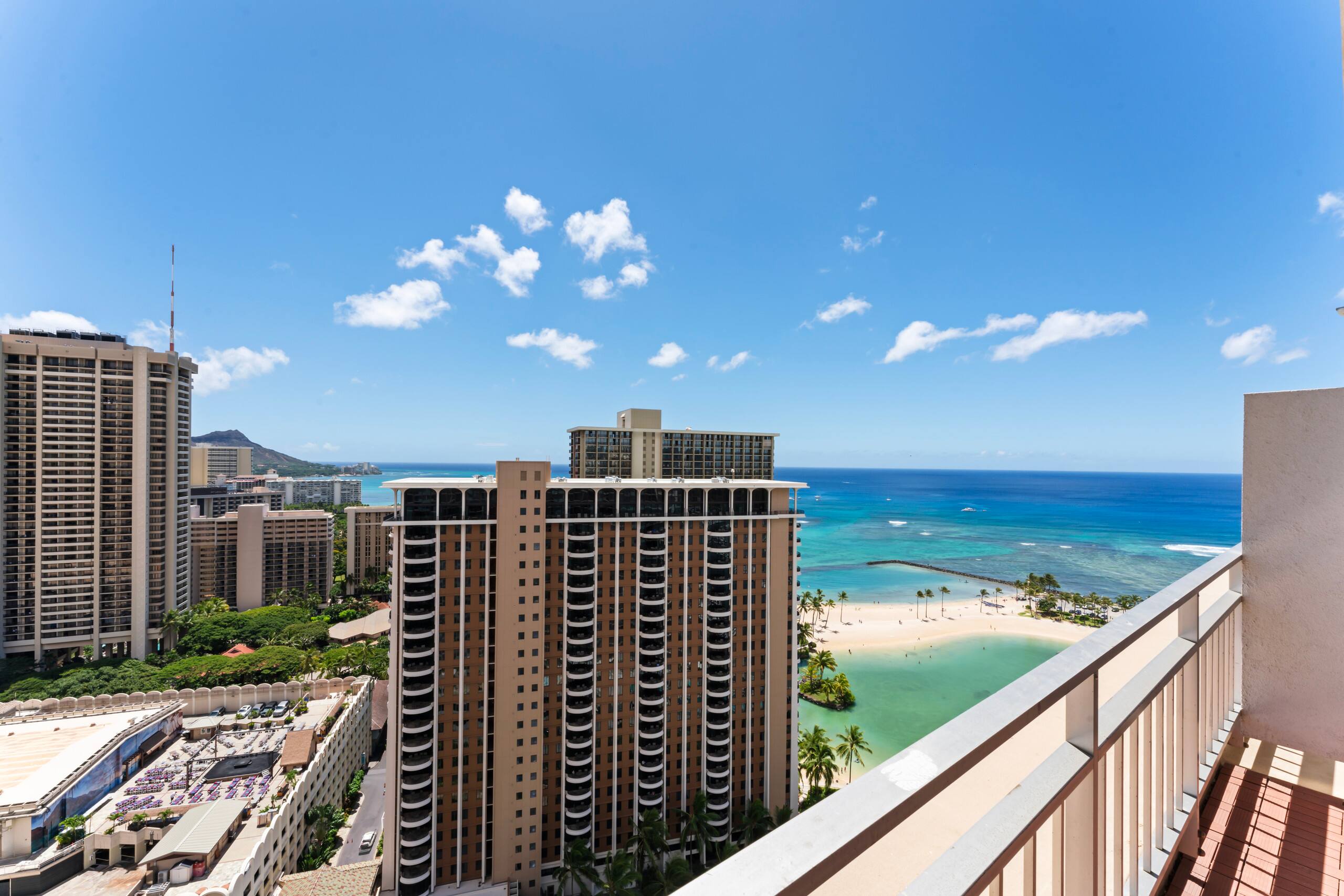 Condo in Honolulu · ★4.97 · 2 bedrooms · 6 beds · 2 baths - Image 28