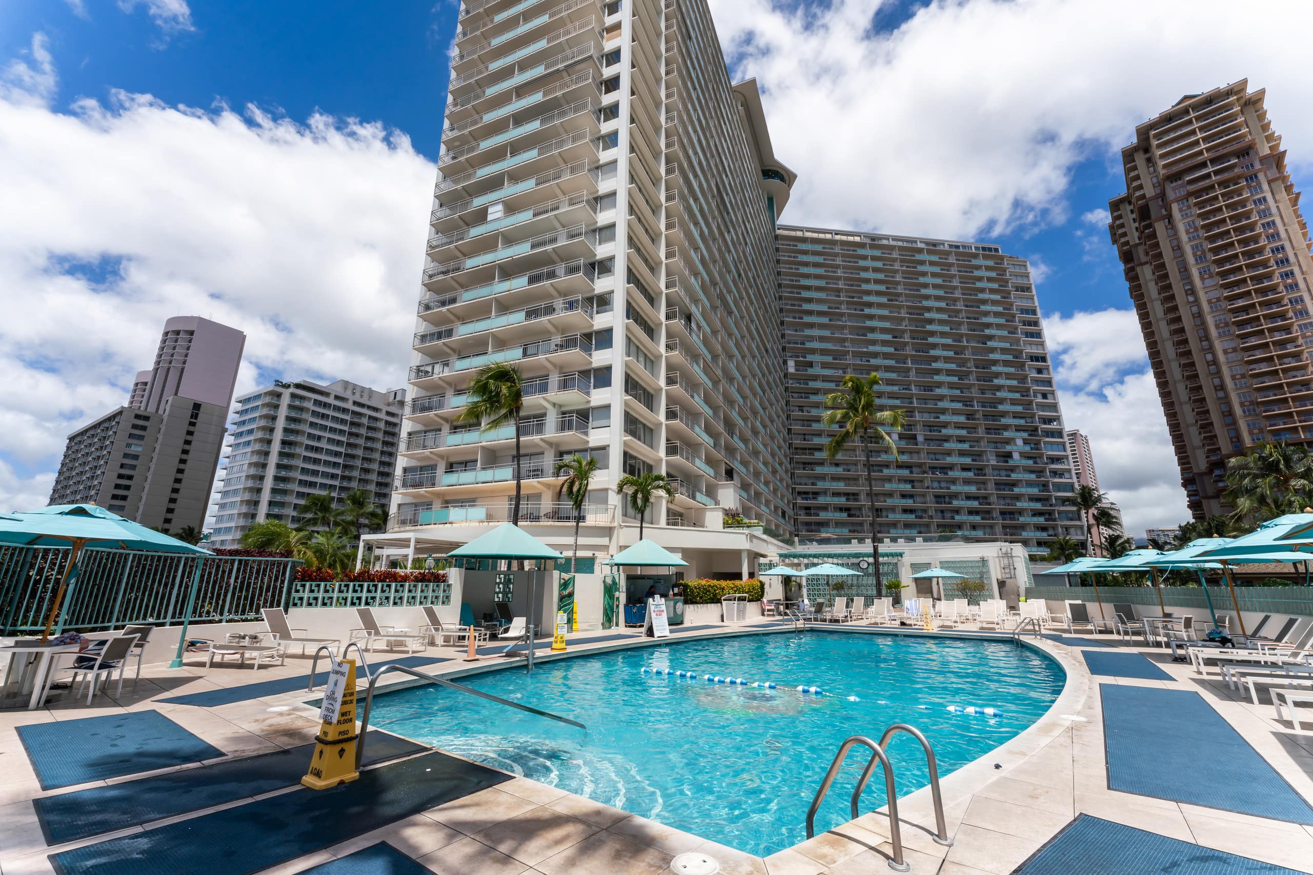Condo in Honolulu · ★4.97 · 2 bedrooms · 6 beds · 2 baths - Image 34