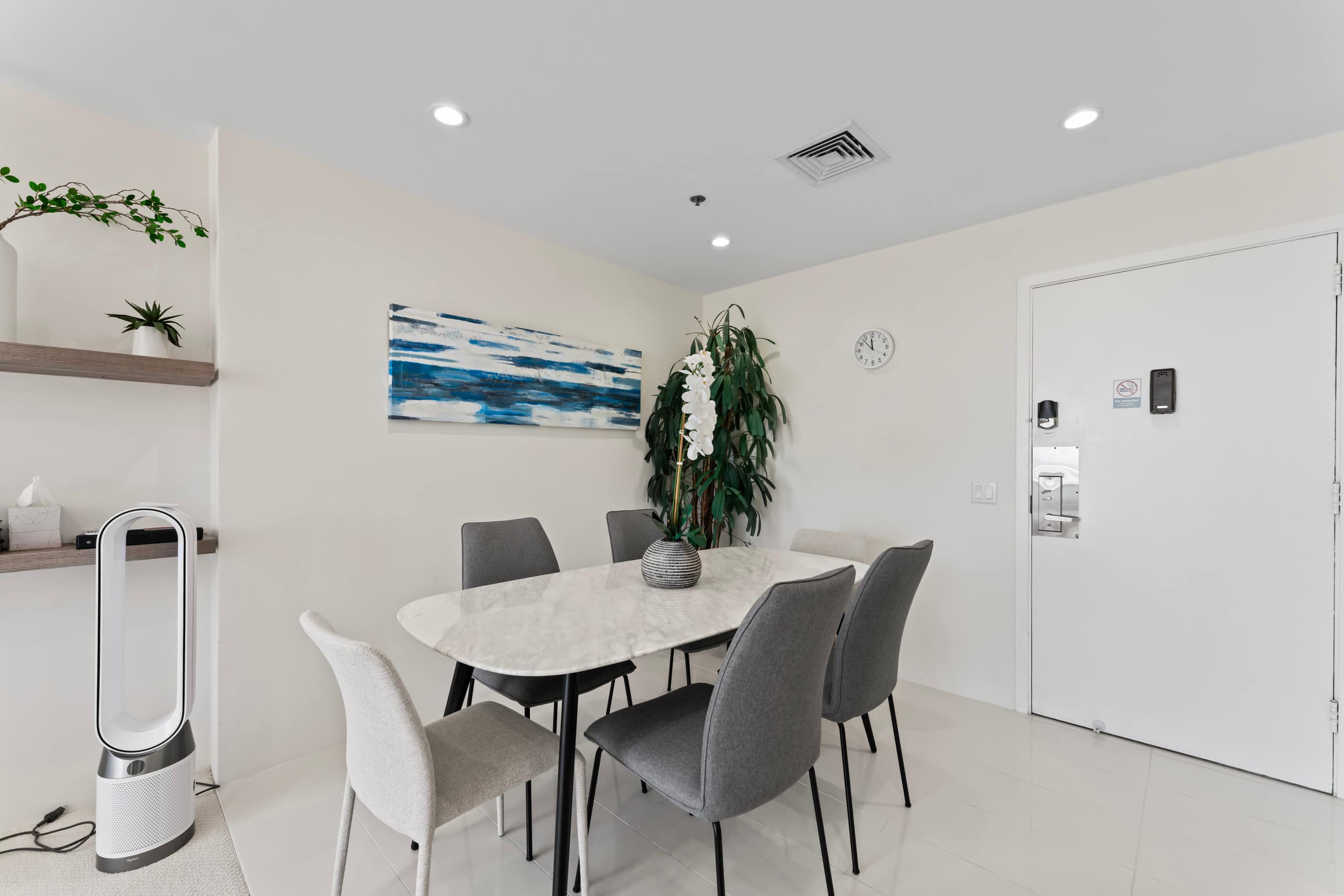 Condo in Honolulu · ★4.97 · 2 bedrooms · 6 beds · 2 baths - Image 17