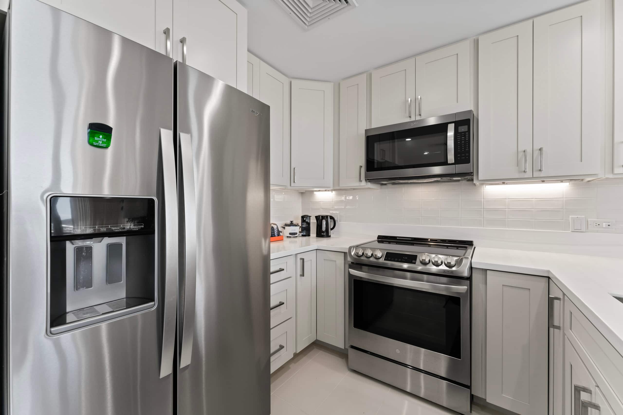 Condo in Honolulu · ★4.97 · 2 bedrooms · 6 beds · 2 baths - Image 12