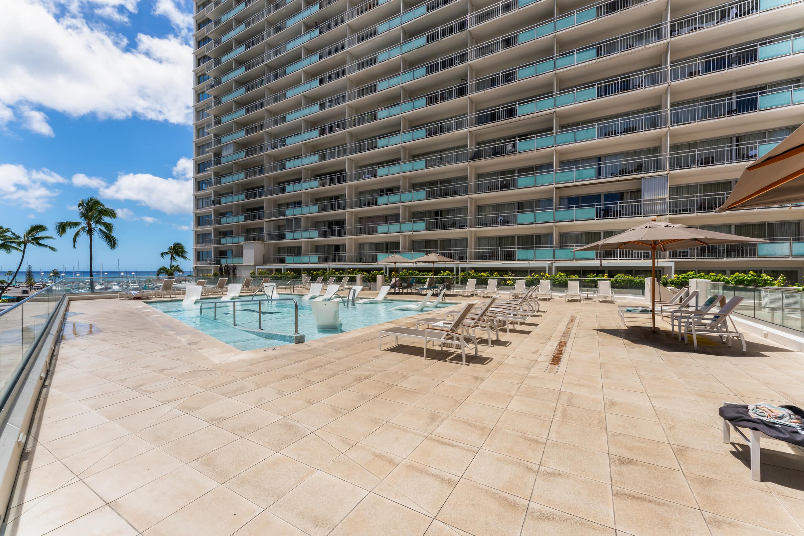 Condo in Honolulu · ★4.97 · 2 bedrooms · 6 beds · 2 baths - Image 33