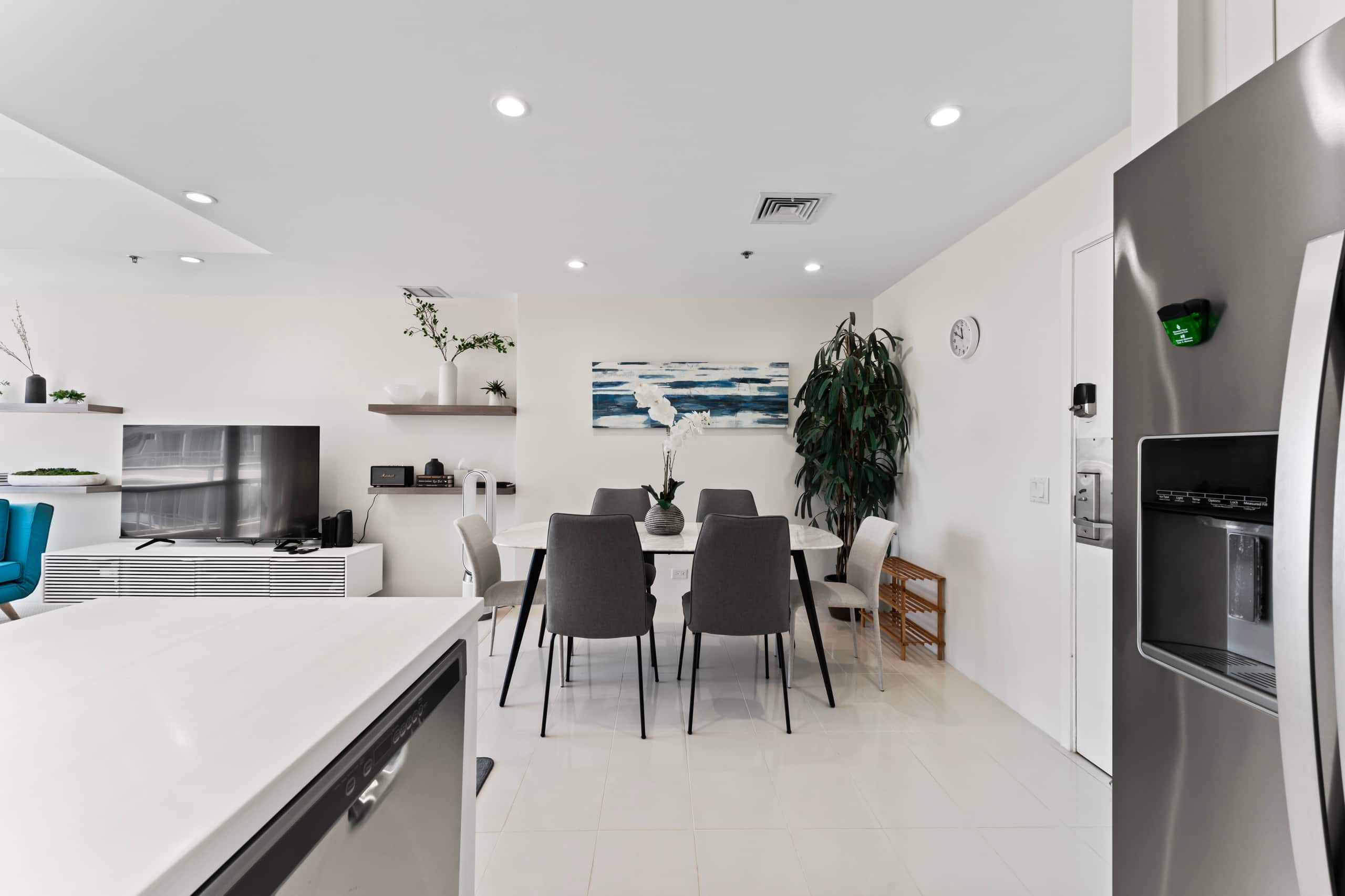 Condo in Honolulu · ★4.97 · 2 bedrooms · 6 beds · 2 baths - Image 18