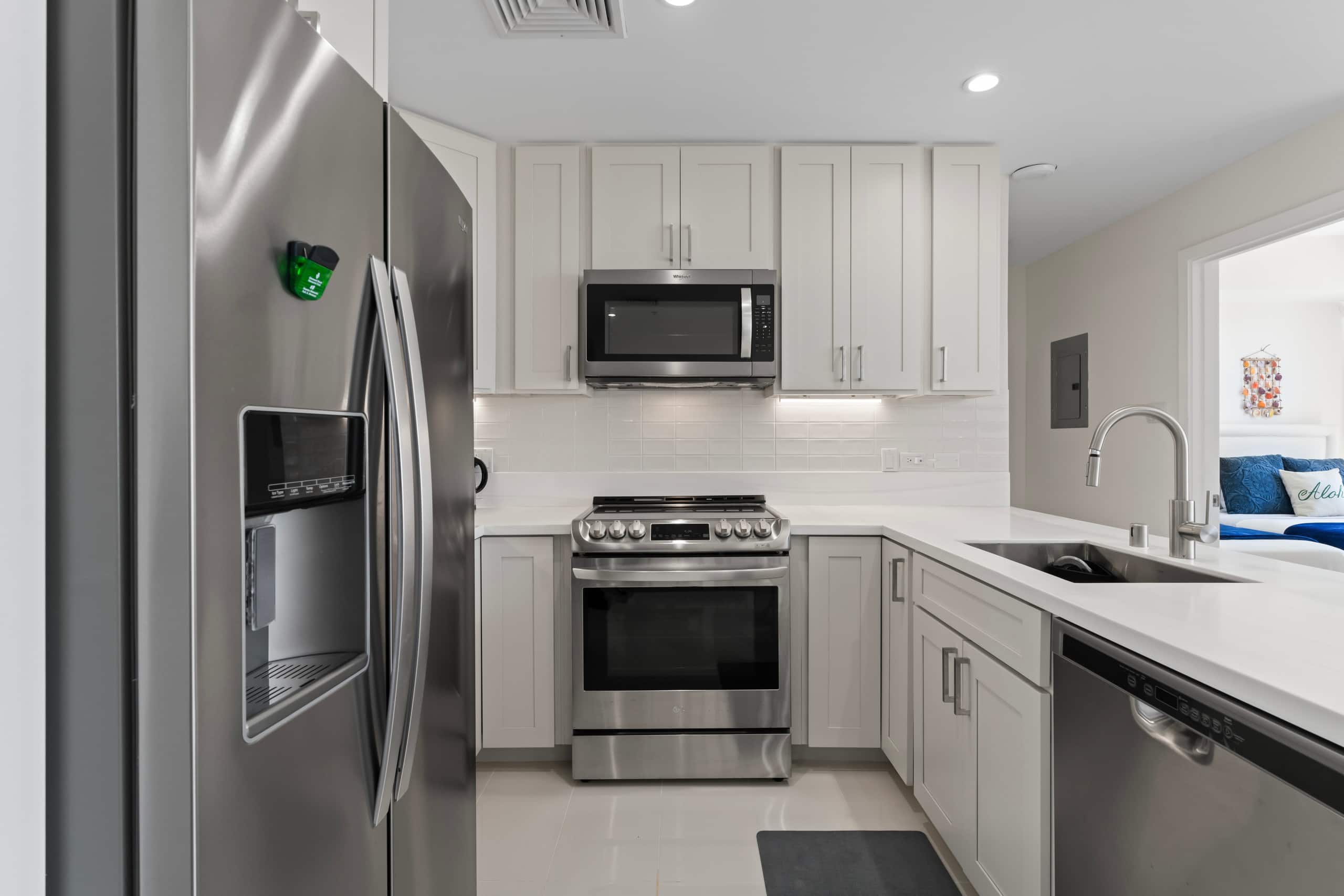 Condo in Honolulu · ★4.97 · 2 bedrooms · 6 beds · 2 baths - Image 11