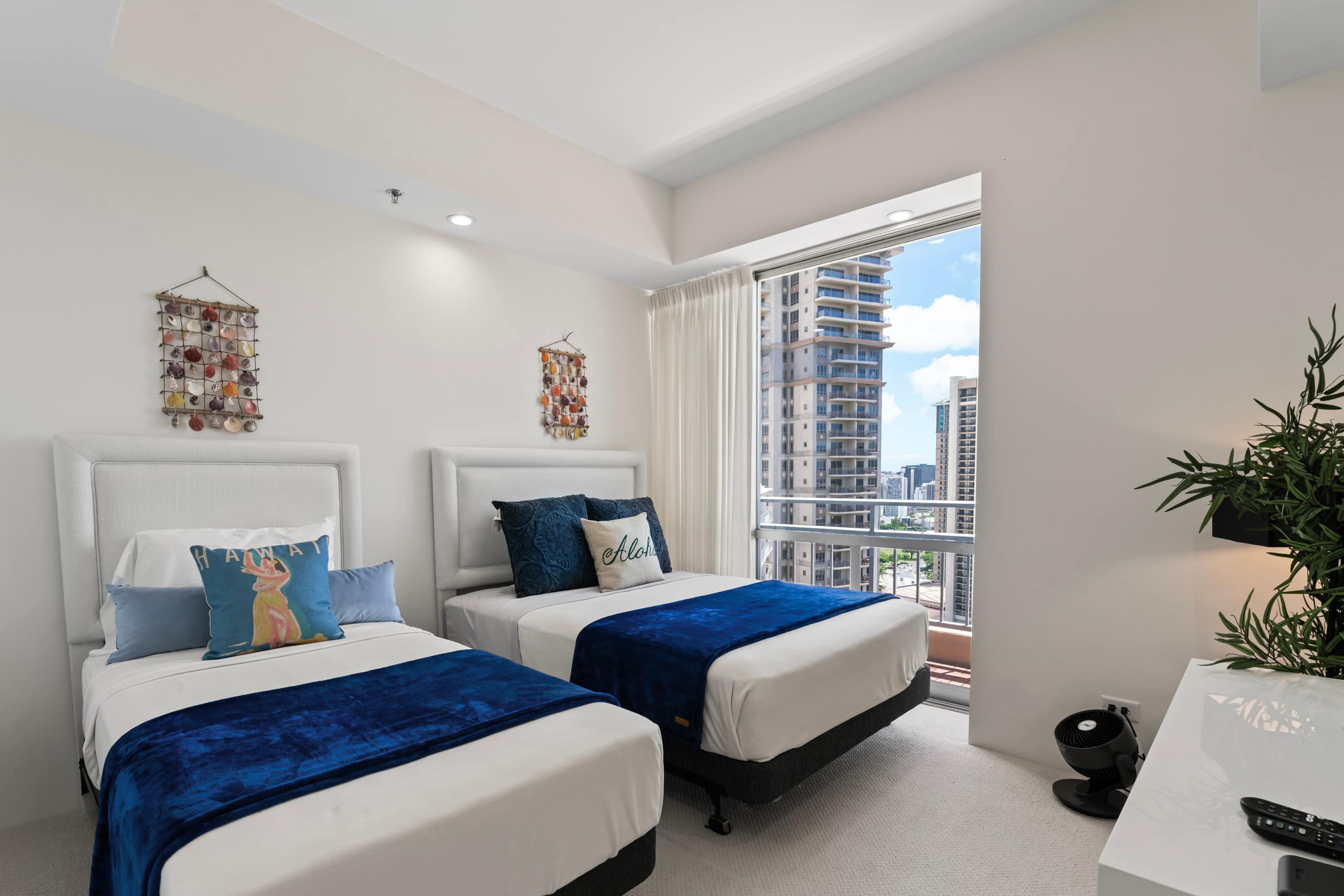 Condo in Honolulu · ★4.97 · 2 bedrooms · 6 beds · 2 baths - Image 23