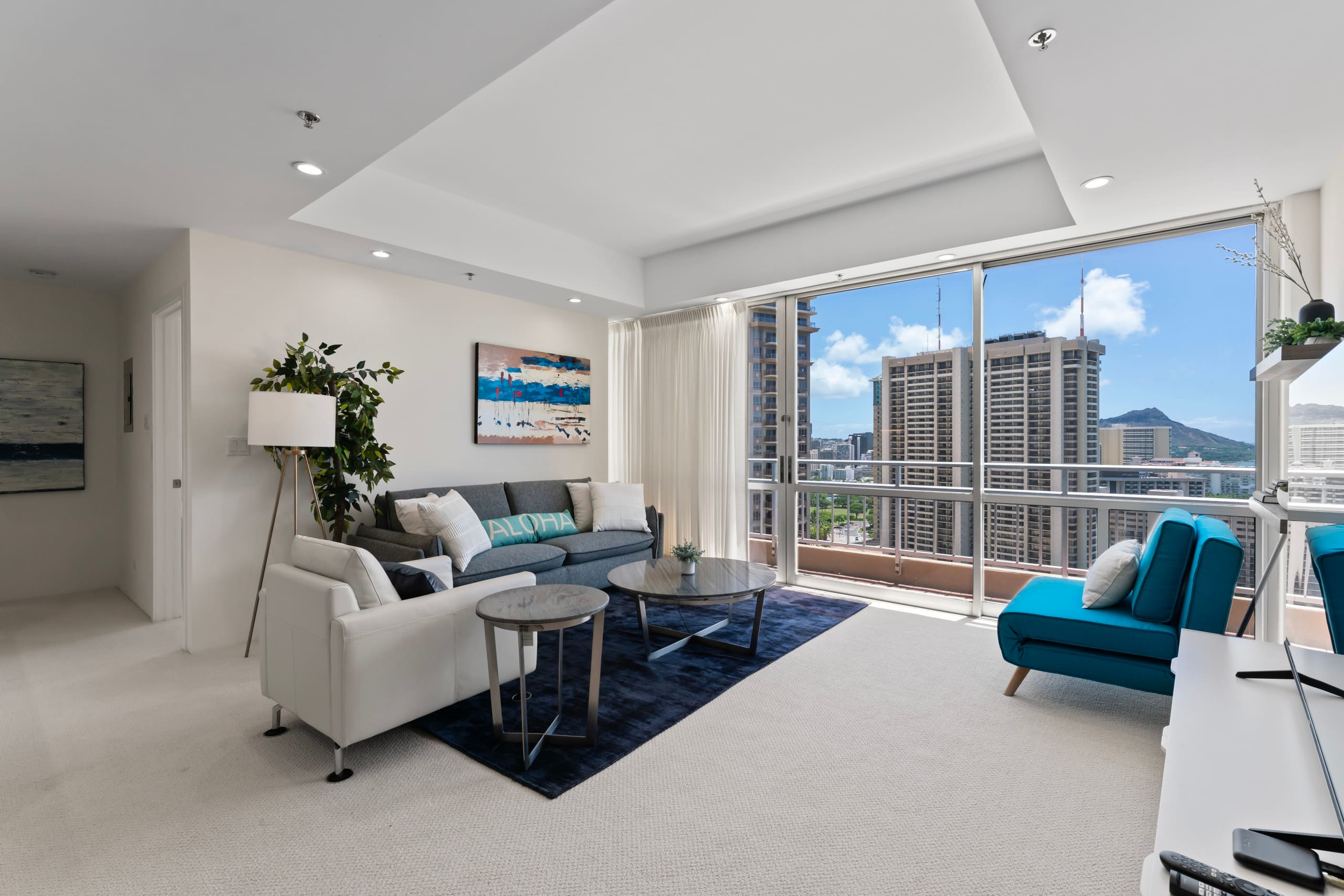 Condo in Honolulu · ★4.97 · 2 bedrooms · 6 beds · 2 baths - Image 1