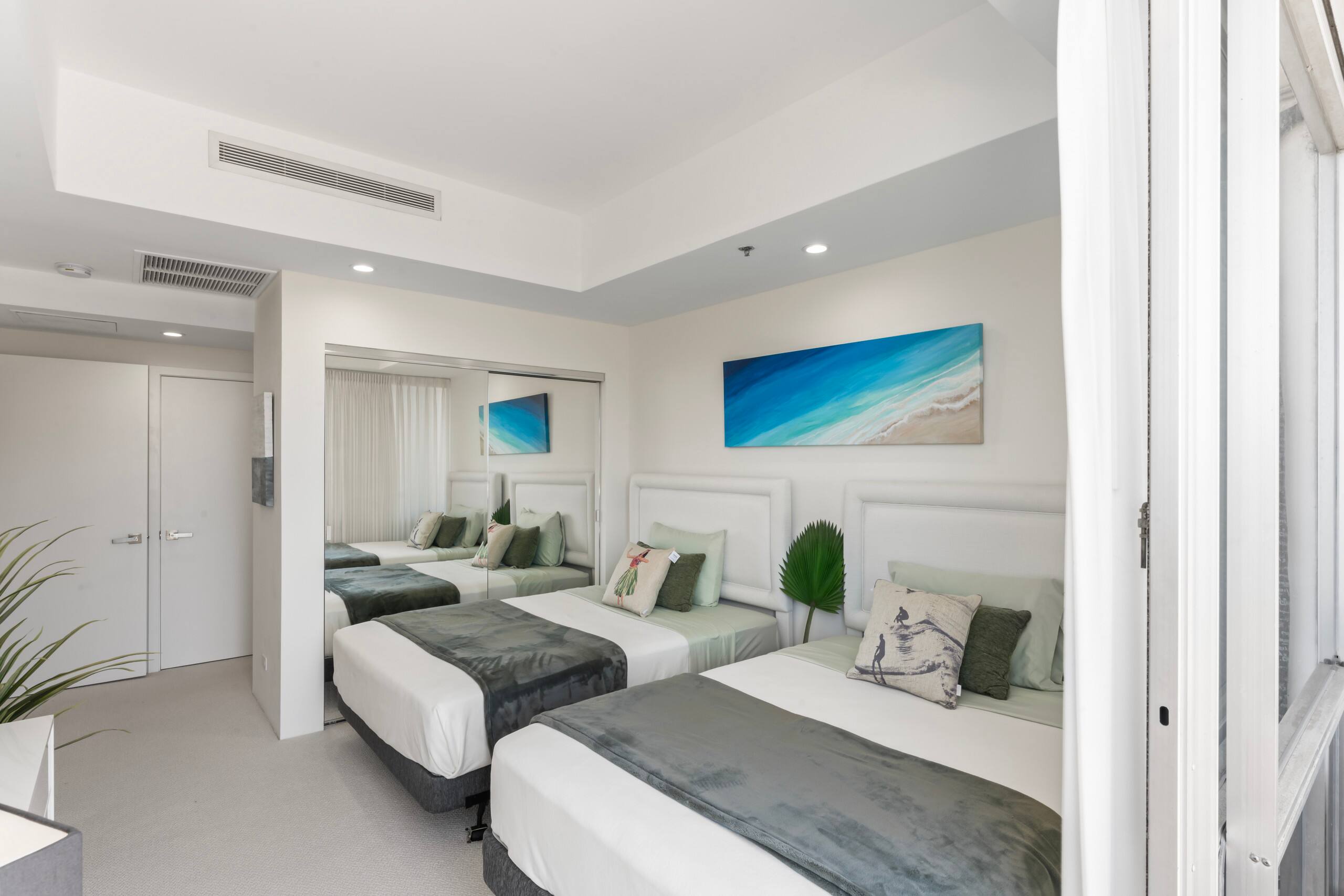 Condo in Honolulu · ★4.97 · 2 bedrooms · 6 beds · 2 baths - Image 21
