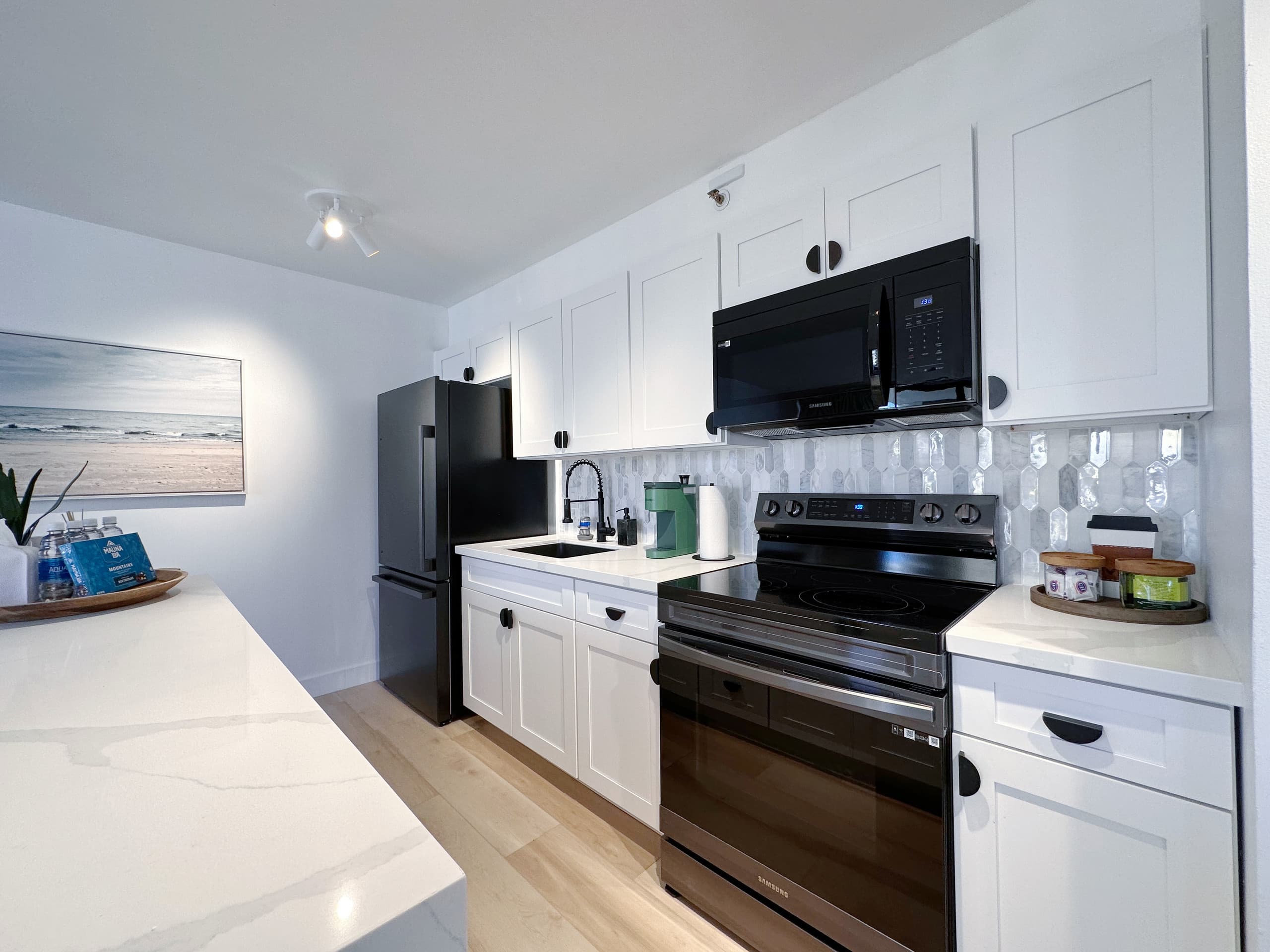 Modern & Chic Premium 1BR-Waikiki Beach w/Parking~ - Image 14